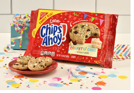 CHIPS AHOY在2023年推出新的五彩纸屑蛋糕口味曲奇