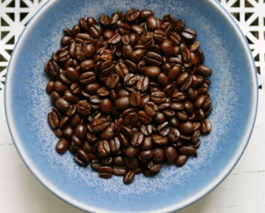 一位烘焙专家说了解咖啡豆是否变质的最可靠方法不是检查它们的有效期