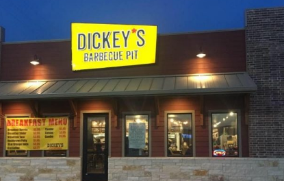 Dickey's餐厅品牌推动增长达到新的里程碑