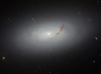 哈勃观测透镜状星系NGC 3156