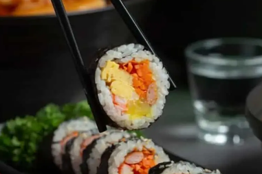 6种简单的寿司卷任何人都可以在家里轻松制作
